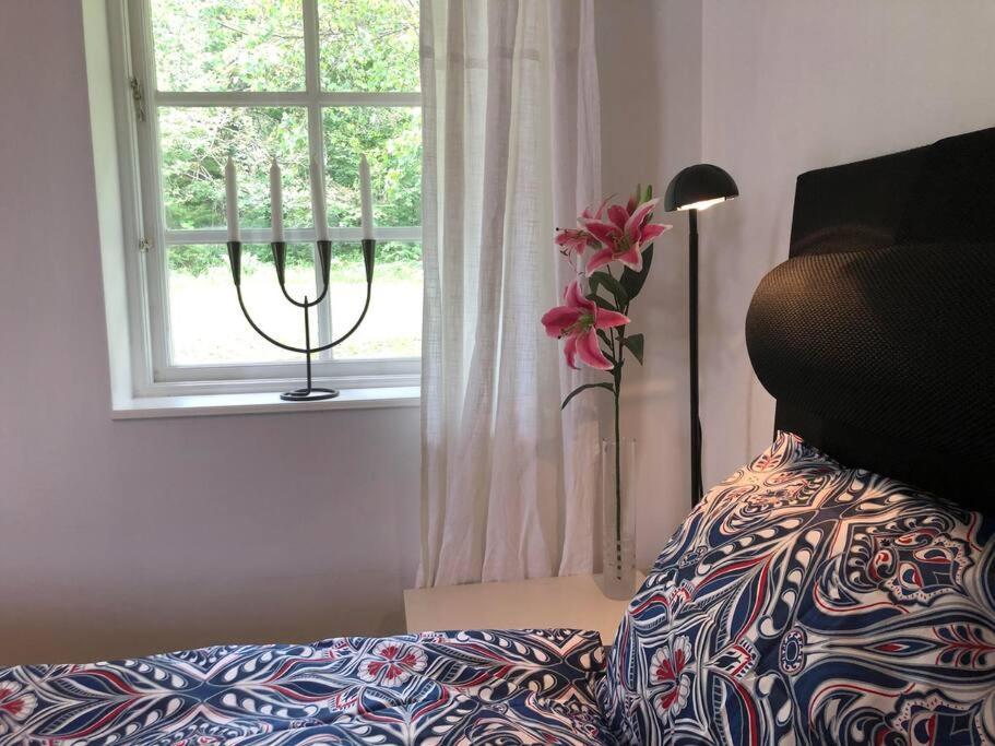 הוילה טרוסה Lilla Huset Med Stor Traedgardstomt Naera Golf Och Hav מראה חיצוני תמונה