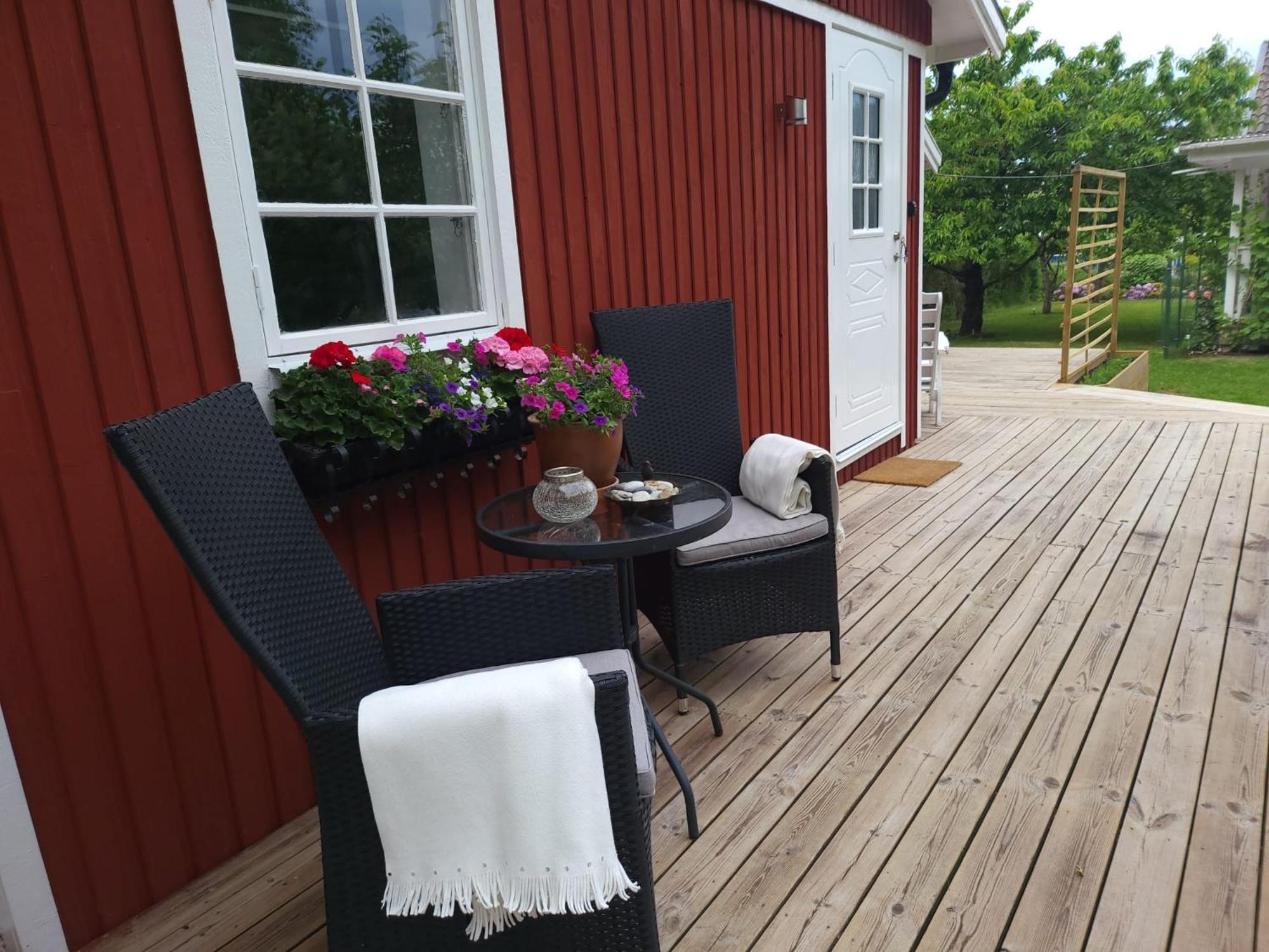 הוילה טרוסה Lilla Huset Med Stor Traedgardstomt Naera Golf Och Hav מראה חיצוני תמונה