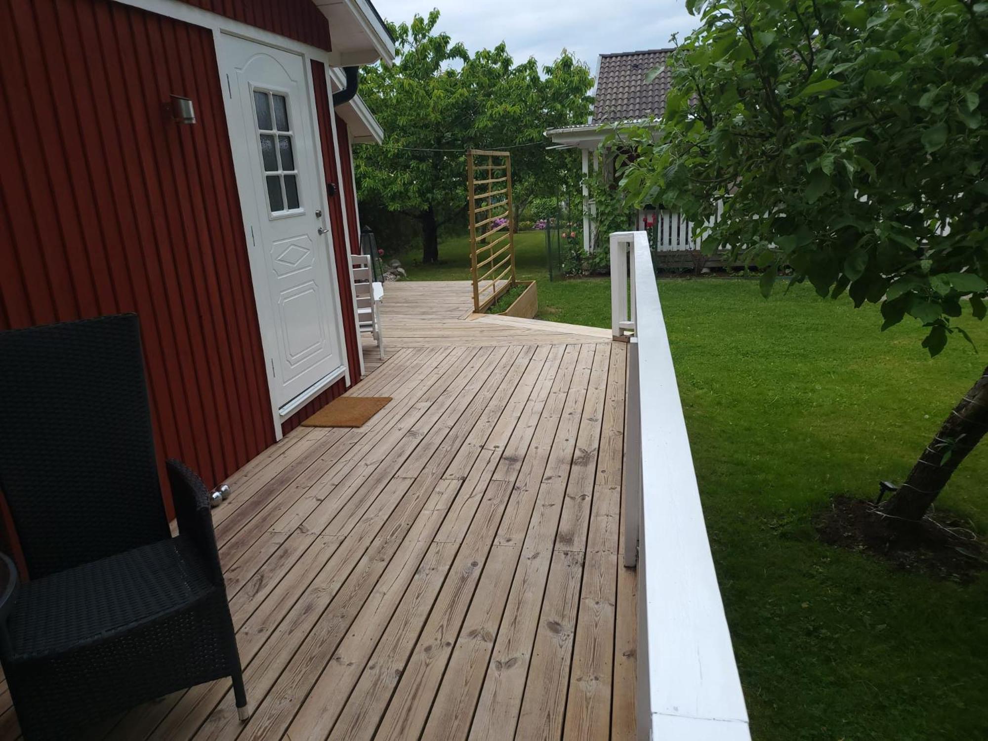 הוילה טרוסה Lilla Huset Med Stor Traedgardstomt Naera Golf Och Hav מראה חיצוני תמונה
