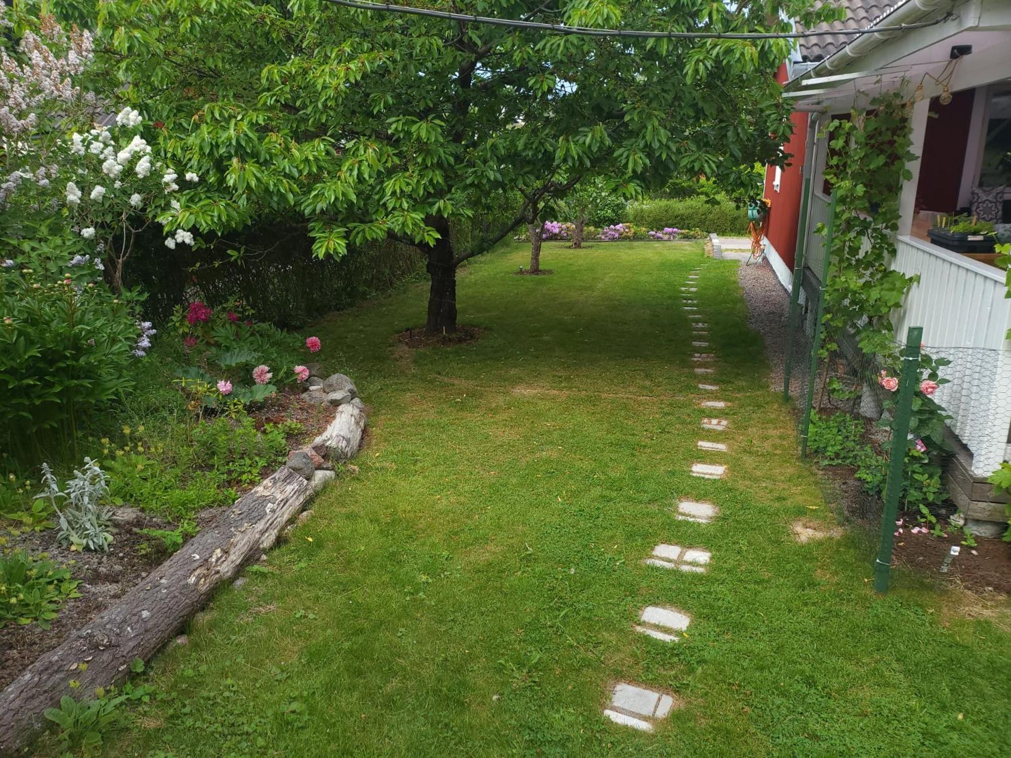 הוילה טרוסה Lilla Huset Med Stor Traedgardstomt Naera Golf Och Hav מראה חיצוני תמונה